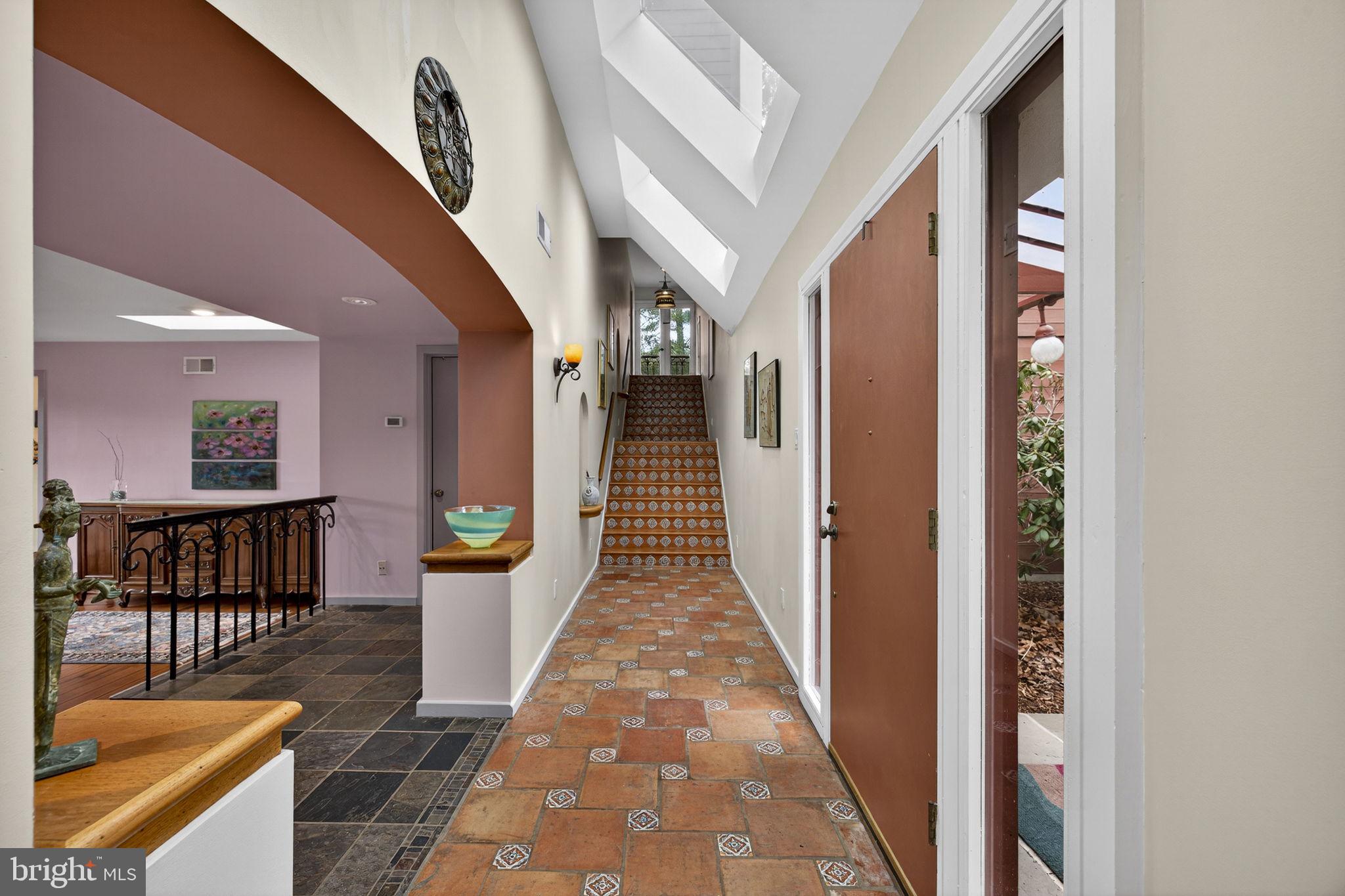 3850 Cobbler Mountain Road Delaplane, VA 20144 - Photo 9 of 132 Front hallway