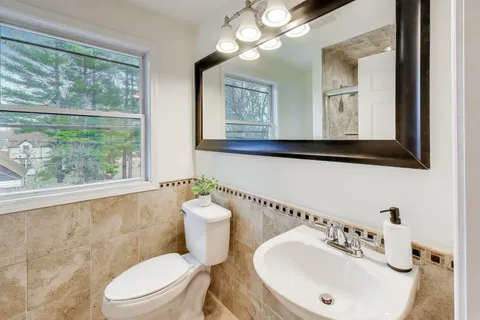 $450,000 | 403 Dalton Avenue, Mundelein, IL 60060