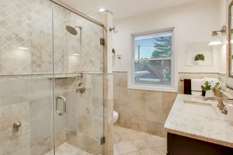 $450,000 | 403 Dalton Avenue, Mundelein, IL 60060