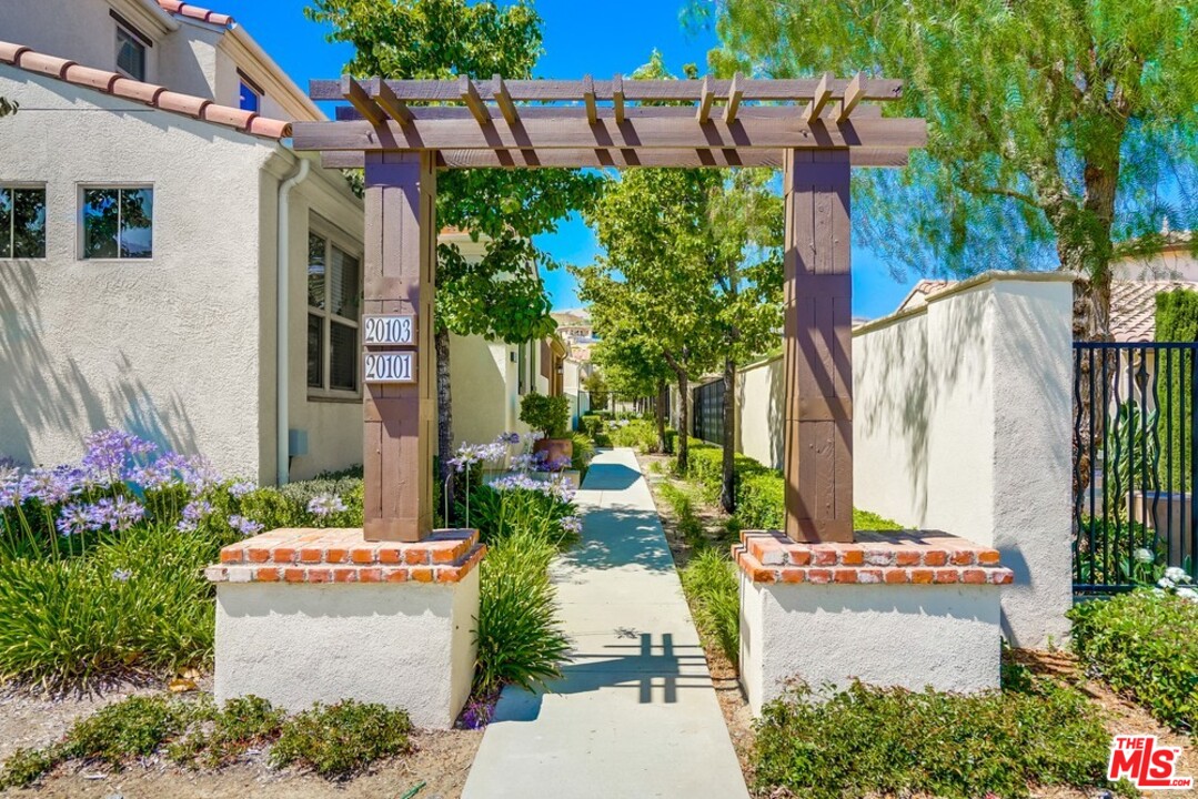 20101 Pienza Lane Porter Ranch, CA 91326 - Photo 3 of 52 Gallery Image 3