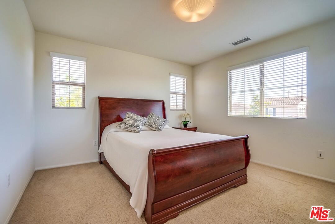 20101 Pienza Lane Porter Ranch, CA 91326 - Photo 22 of 52 Gallery Image 22