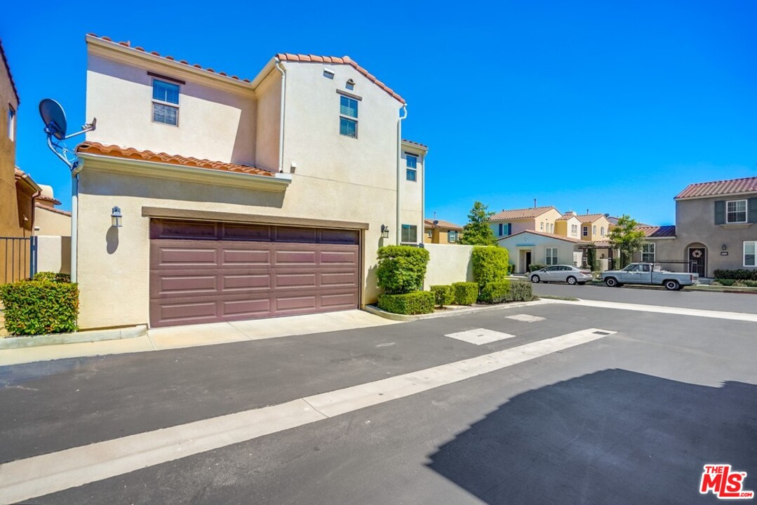 20101 Pienza Lane Porter Ranch, CA 91326 - Photo 40 of 52 Gallery Image 40