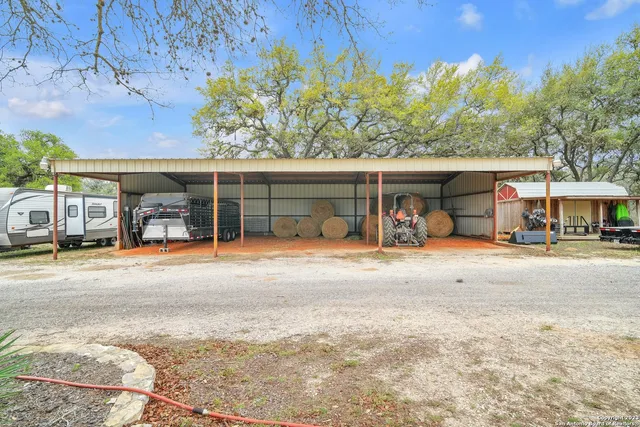 $925,000 | 2112 Eichman Road, Poteet, TX 78065