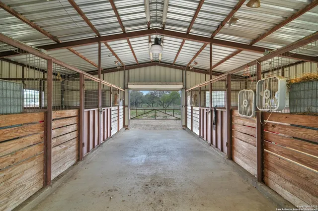 $925,000 | 2112 Eichman Road, Poteet, TX 78065