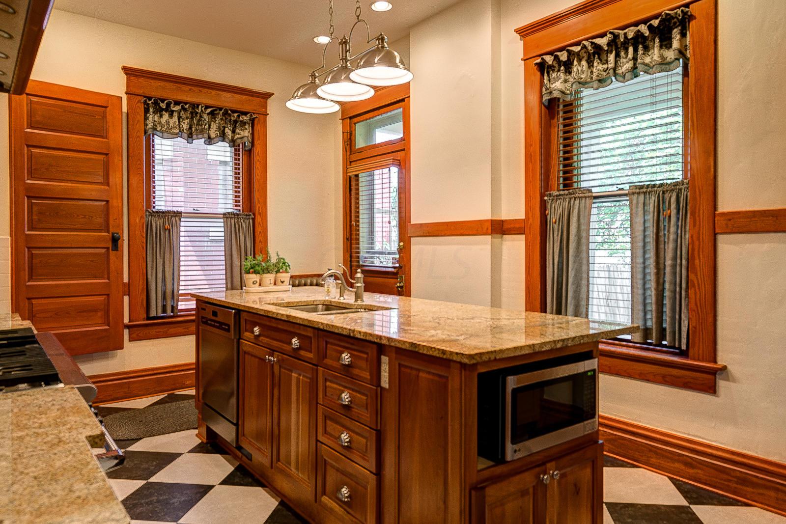 814 Bryden Road Columbus, OH 43205 - Photo 10 of 37 Gallery Image 10