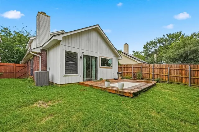 a view of a house with backyard and porch