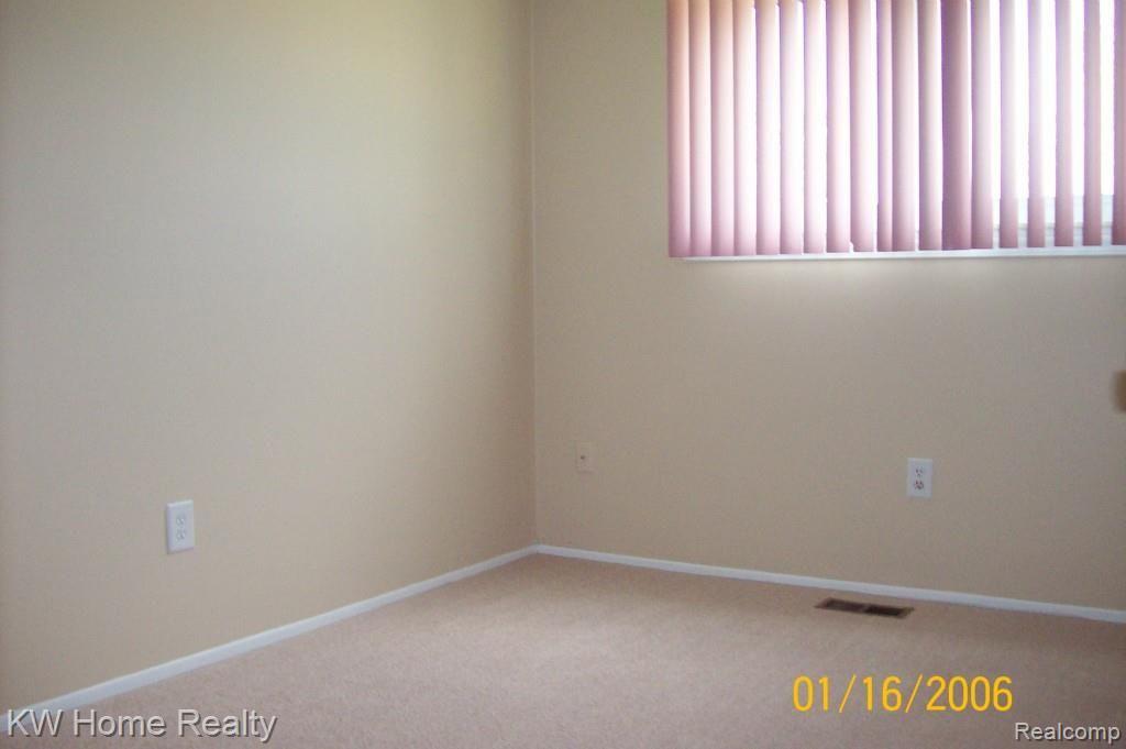 42230 Hanford Road Canton, MI 48187 - Photo 13 of 22 100_2314.jpg