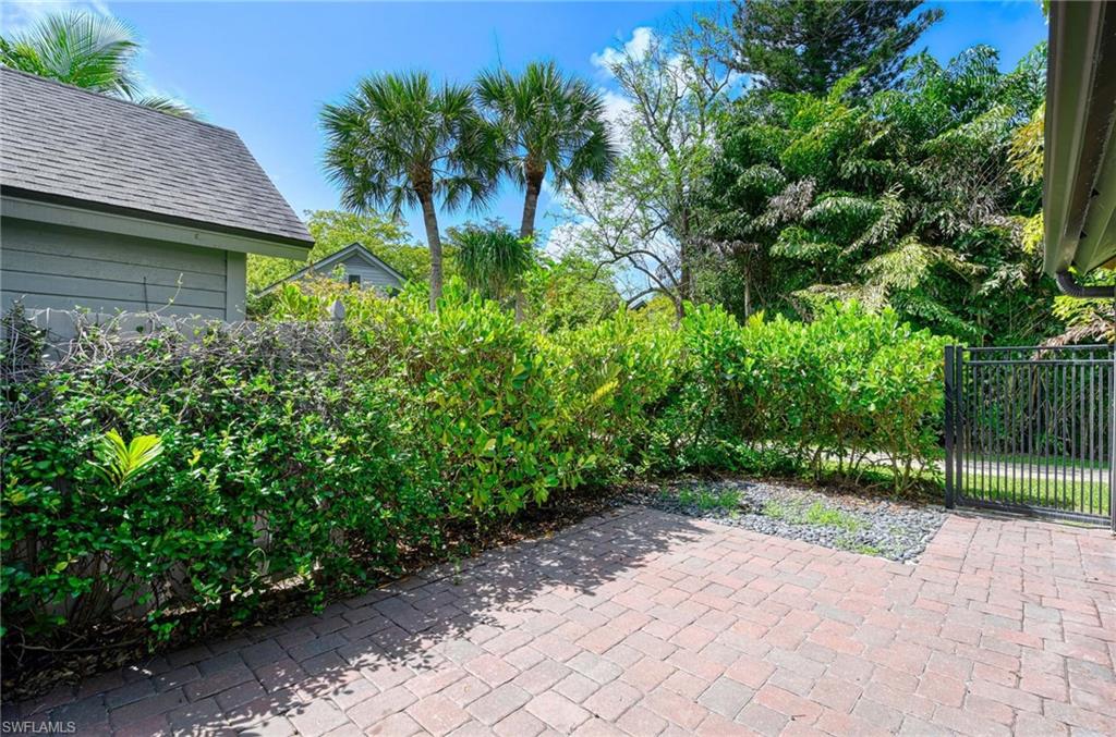 1325 Solana Road, Unit K3 Naples, FL 34103 - Photo 20 of 36