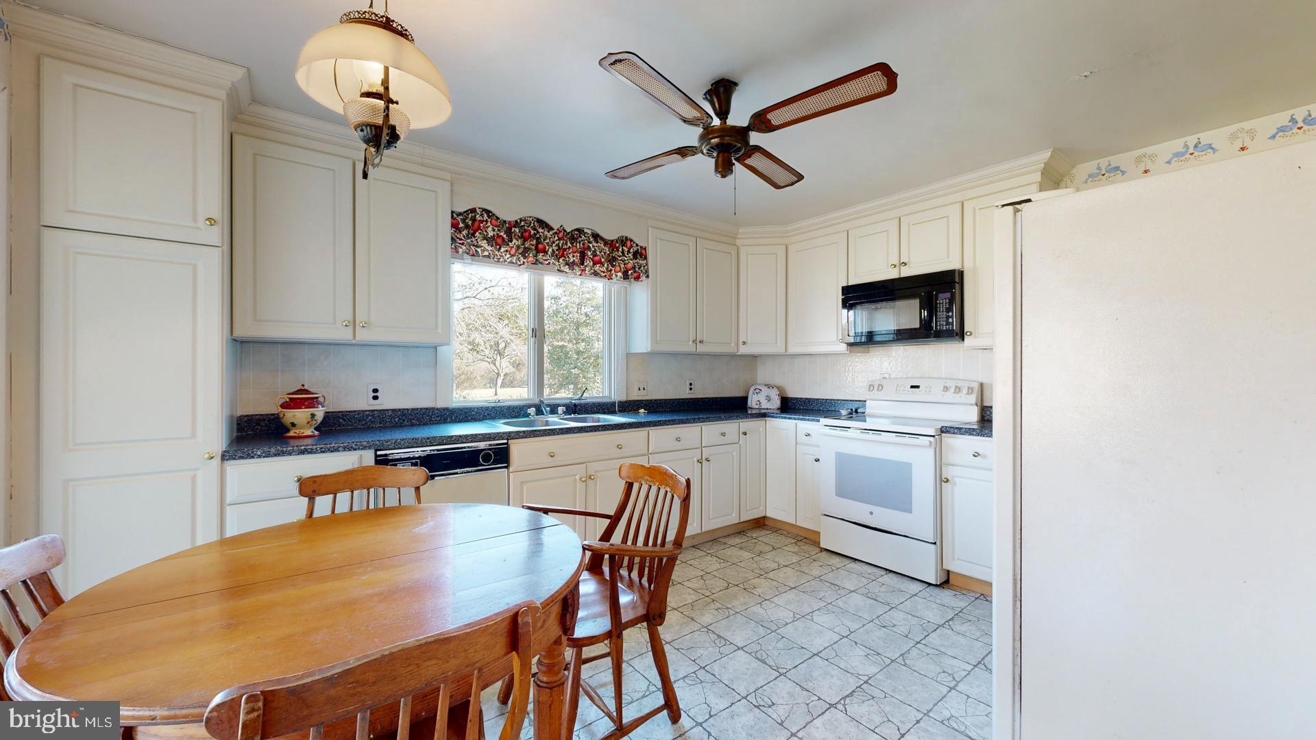 1702 Dark Road Cambridge, MD 21613 - Photo 14 of 22 Eat-In Kitchen