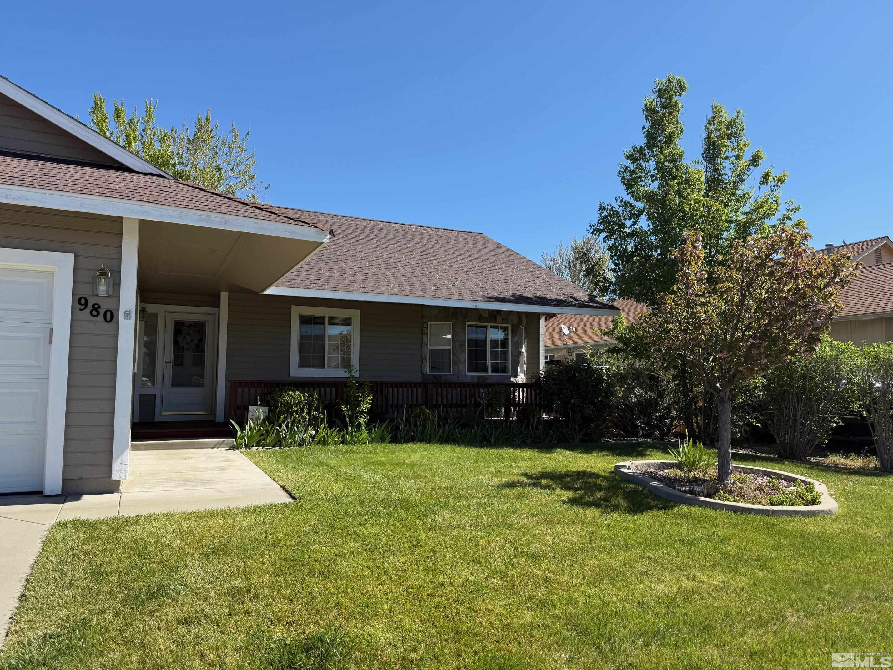 980 Sunview Drive Carson City, NV 89705 - Photo 2 of 27 a view of a house with swimming pool and a yard