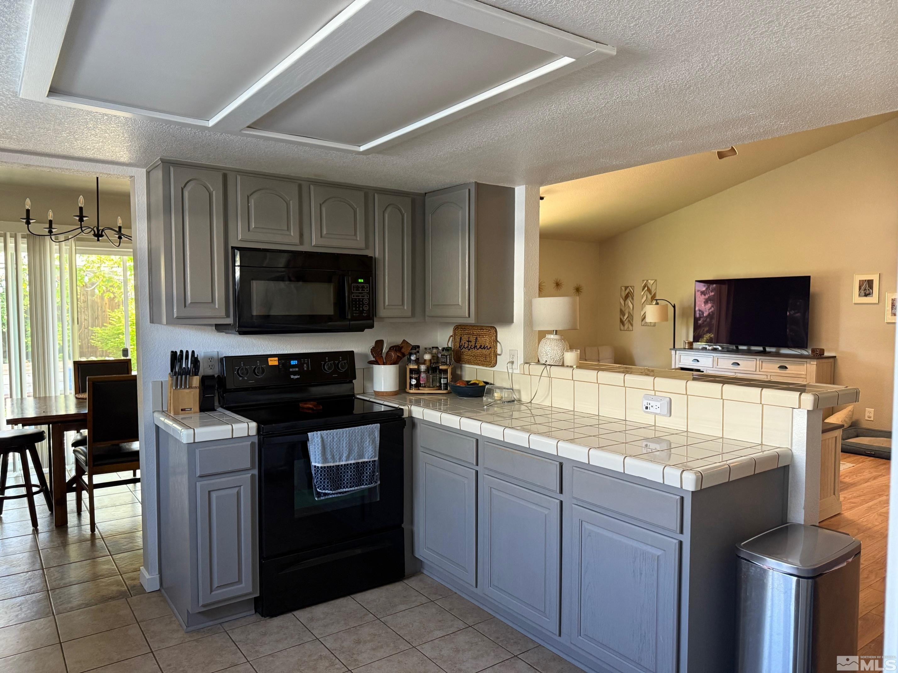980 Sunview Drive Carson City, NV 89705 - Photo 10 of 27 a kitchen with a sink and a microwave