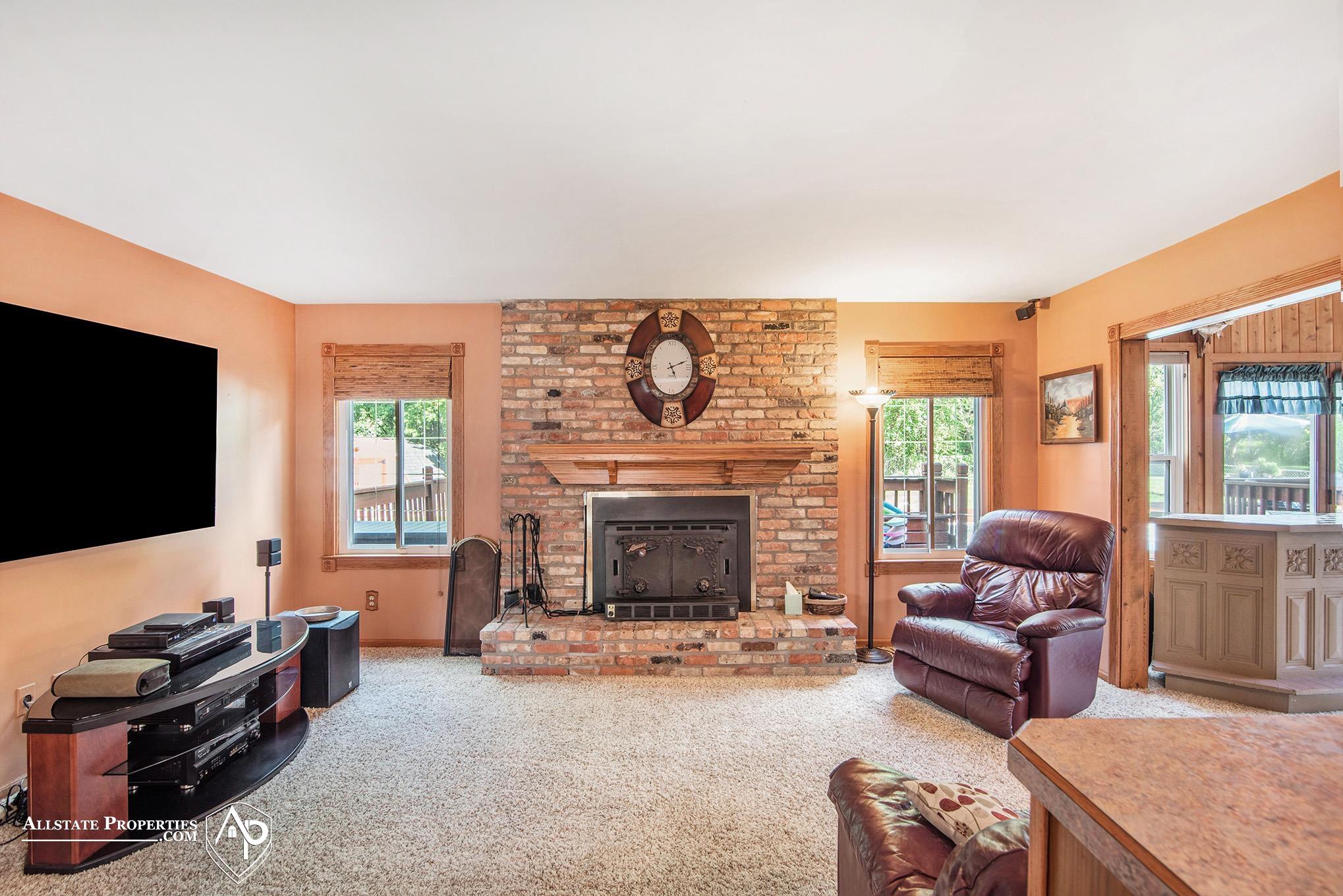 1031 Stonehenge Road Flint, MI 48532 - Photo 12 of 34 50088338-11.JPG