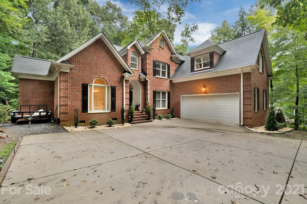833 Amanda Drive Matthews, NC 28104 - Photo 4 of 48 a front view of a house with a yard and garage
