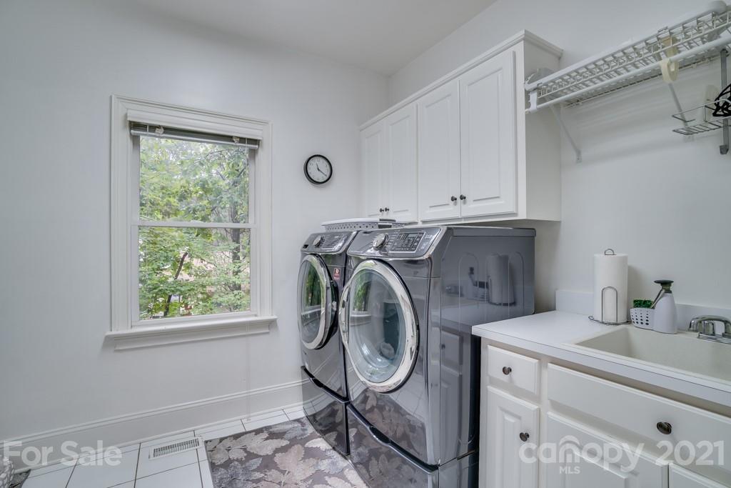 833 Amanda Drive Matthews, NC 28104 - Photo 45 of 48 a utility room with dryer and washer