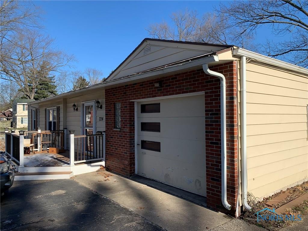 724 Hayes Road Toledo, OH 43615 - Photo 2 of 24 Gallery Image 2