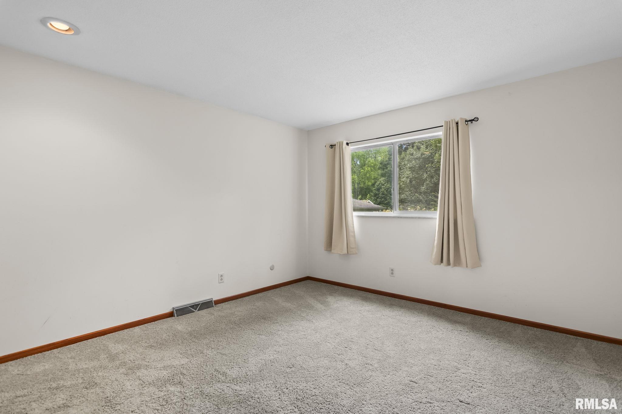 2444 Idlewild Drive Springfield, IL 62704 - Photo 16 of 37 Gallery Image 16