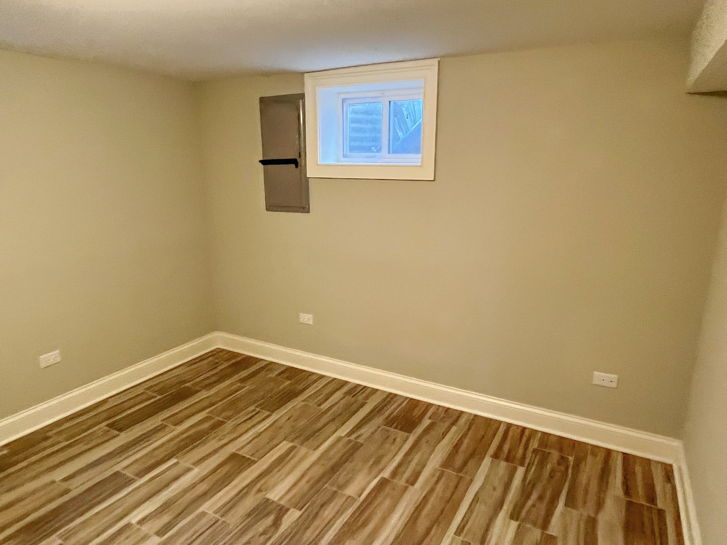 1253 Sunset Ridge Road Northbrook, IL 60062 - Photo 25 of 31 a view of a room with wooden floor and small space