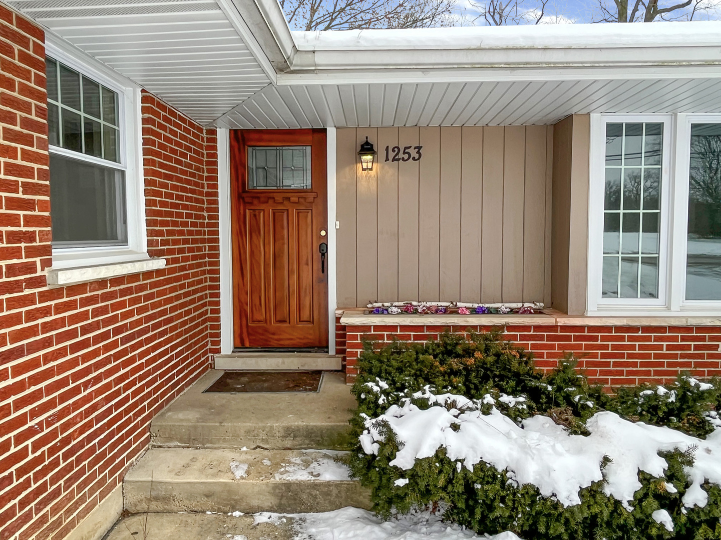 1253 Sunset Ridge Road Northbrook, IL 60062 - Photo 3 of 31 a front view of a house