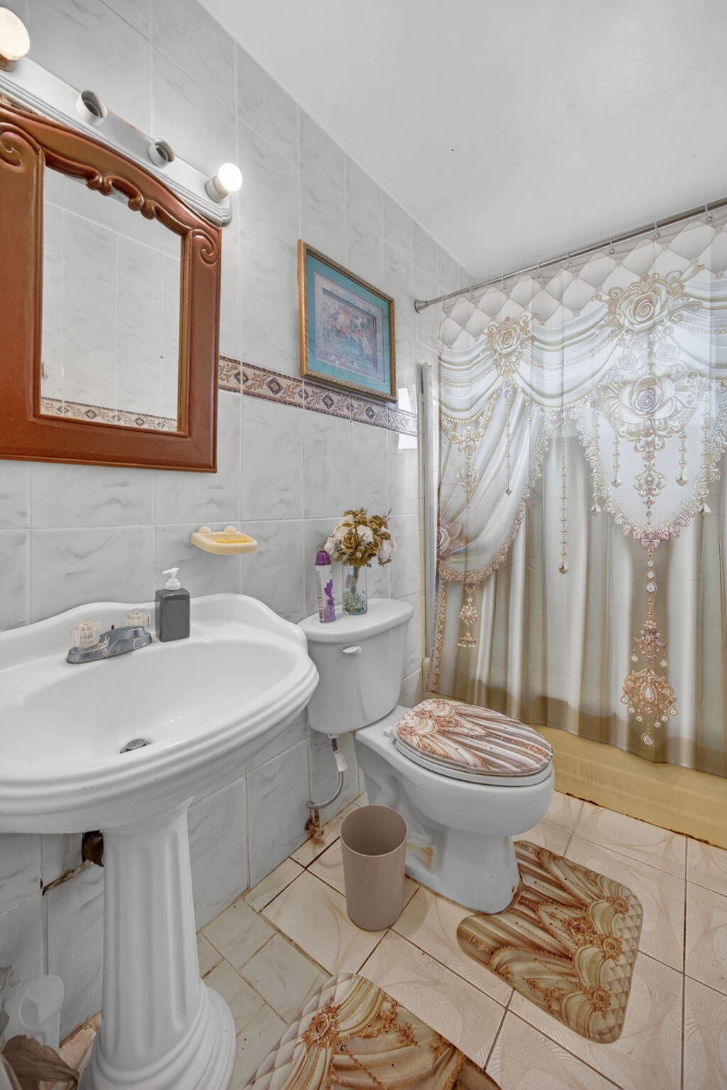 9281 Martinique Drive Miami, FL 33189 - Photo 29 of 35 a bathroom with a sink toilet and shower