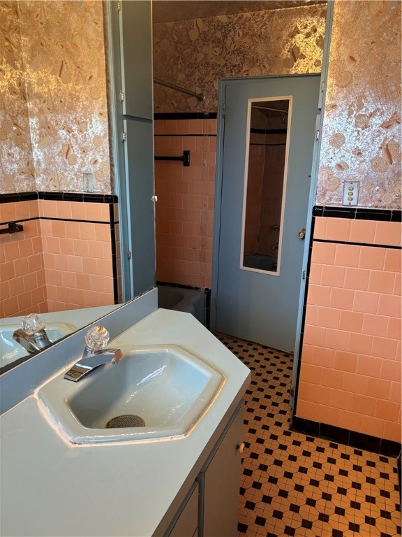 37 Deerfield Road Cranston, RI 02920 - Photo 19 of 33 Gallery Image 19