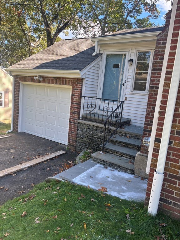 37 Deerfield Road Cranston, RI 02920 - Photo 3 of 33 Gallery Image 3