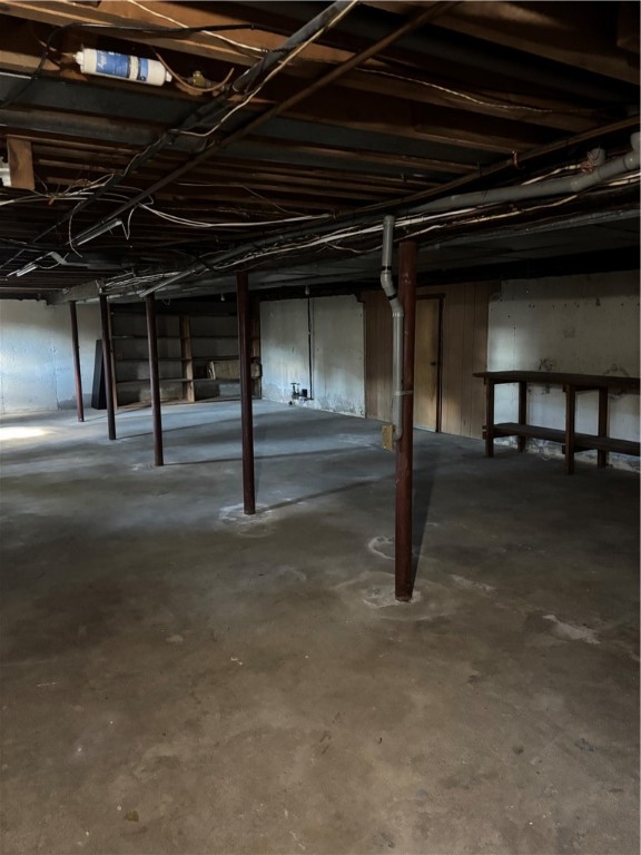 37 Deerfield Road Cranston, RI 02920 - Photo 32 of 33 Gallery Image 32