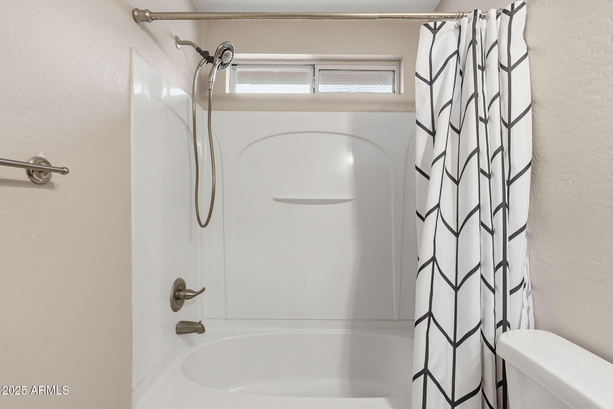 227 South 16th Street Coolidge, AZ 85128 - Photo 25 of 34 a bathroom with a bathtub and shower