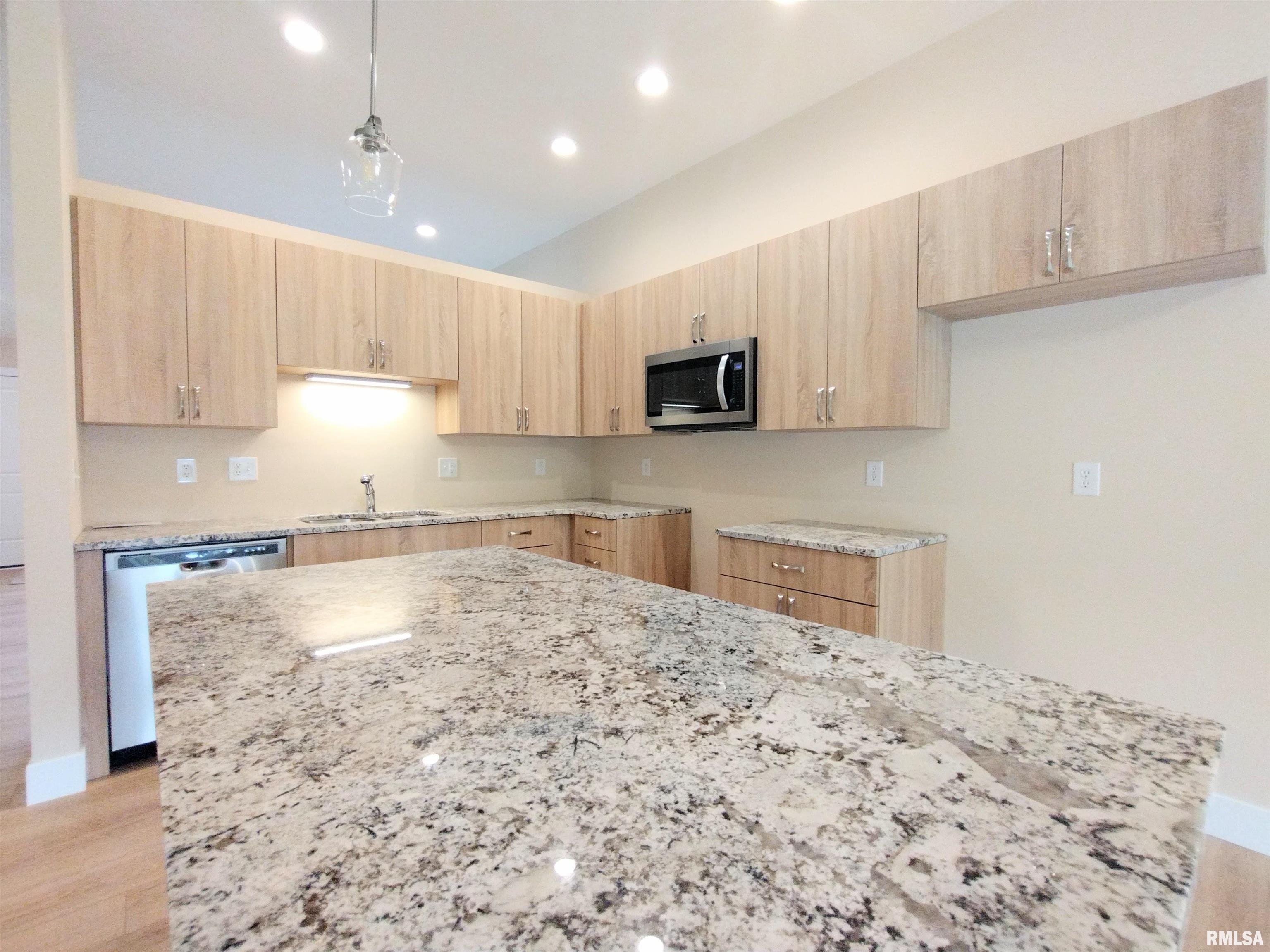 303 Waterwheel Drive Rochester, IL 62563 - Photo 10 of 31