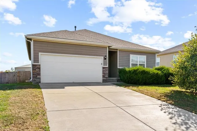 $374,900 | 11115 North Jefferson Street, Kansas City, MO 64155