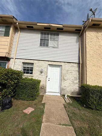 $1,700 | 26 East Mountain Creek Drive, Grand Prairie, TX 75052