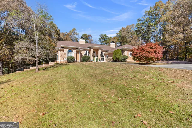 a view of a house with a outdoor space