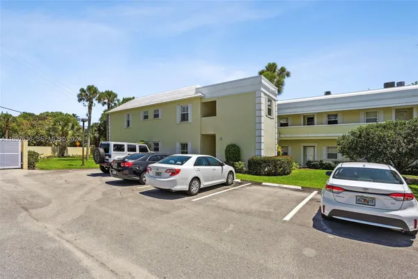 $239,000 | 1600 Southeast St Lucie Boulevard, Unit 110, Stuart, FL 34996