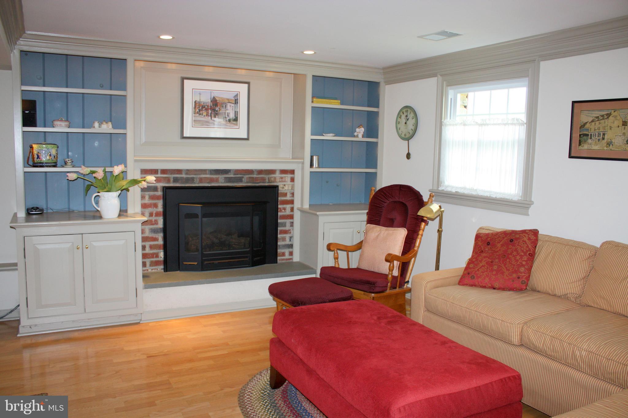 1132 Banes Road Southampton, PA 18966 - Photo 5 of 25 Family room with gas fireplace & built-in shelves
