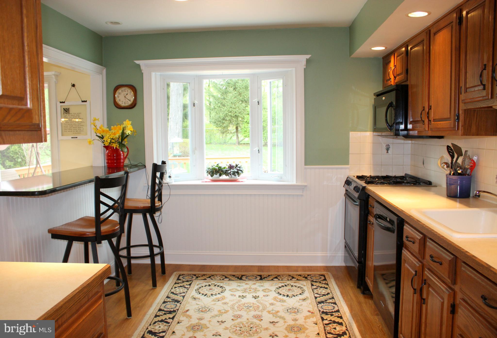 1132 Banes Road Southampton, PA 18966 - Photo 6 of 25 Kitchen with bay window and breakfast counter