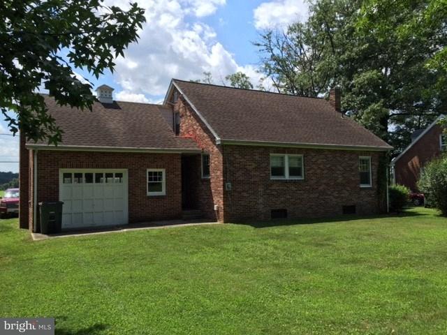 543 Locust Grove Road York, PA 17402 - Photo 3 of 15 Gallery Image 3