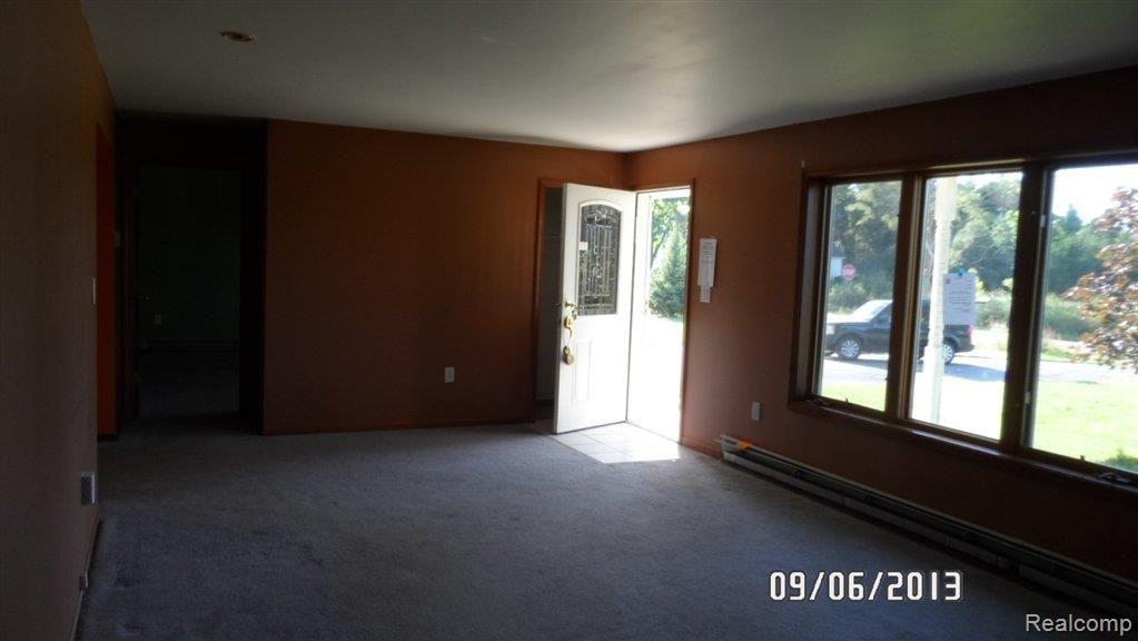 47450 Harris Road Belleville, MI 48111 - Photo 9 of 15 SAM_6691.JPG