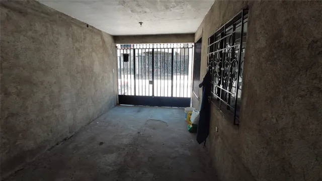 a view of entryway with window