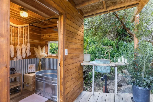 $1,799,000 | 29068 Lake Drive, Agoura Hills, CA 91301