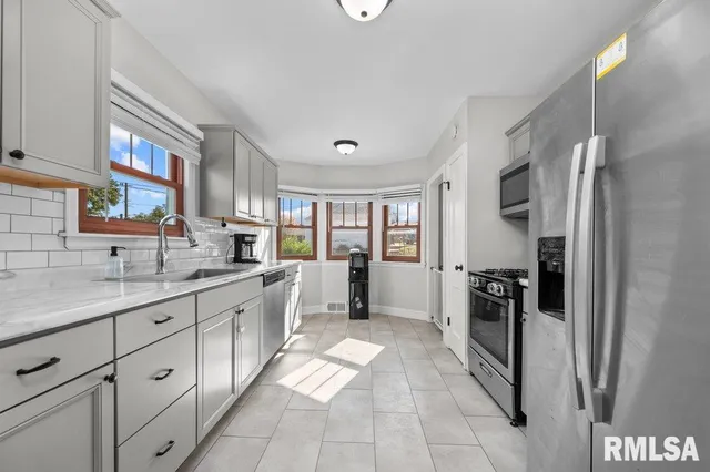 $1,950 | 2133 Warren Street, Davenport, IA 52804