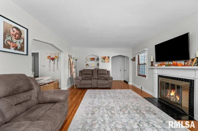 $1,950 | 2133 Warren Street, Davenport, IA 52804