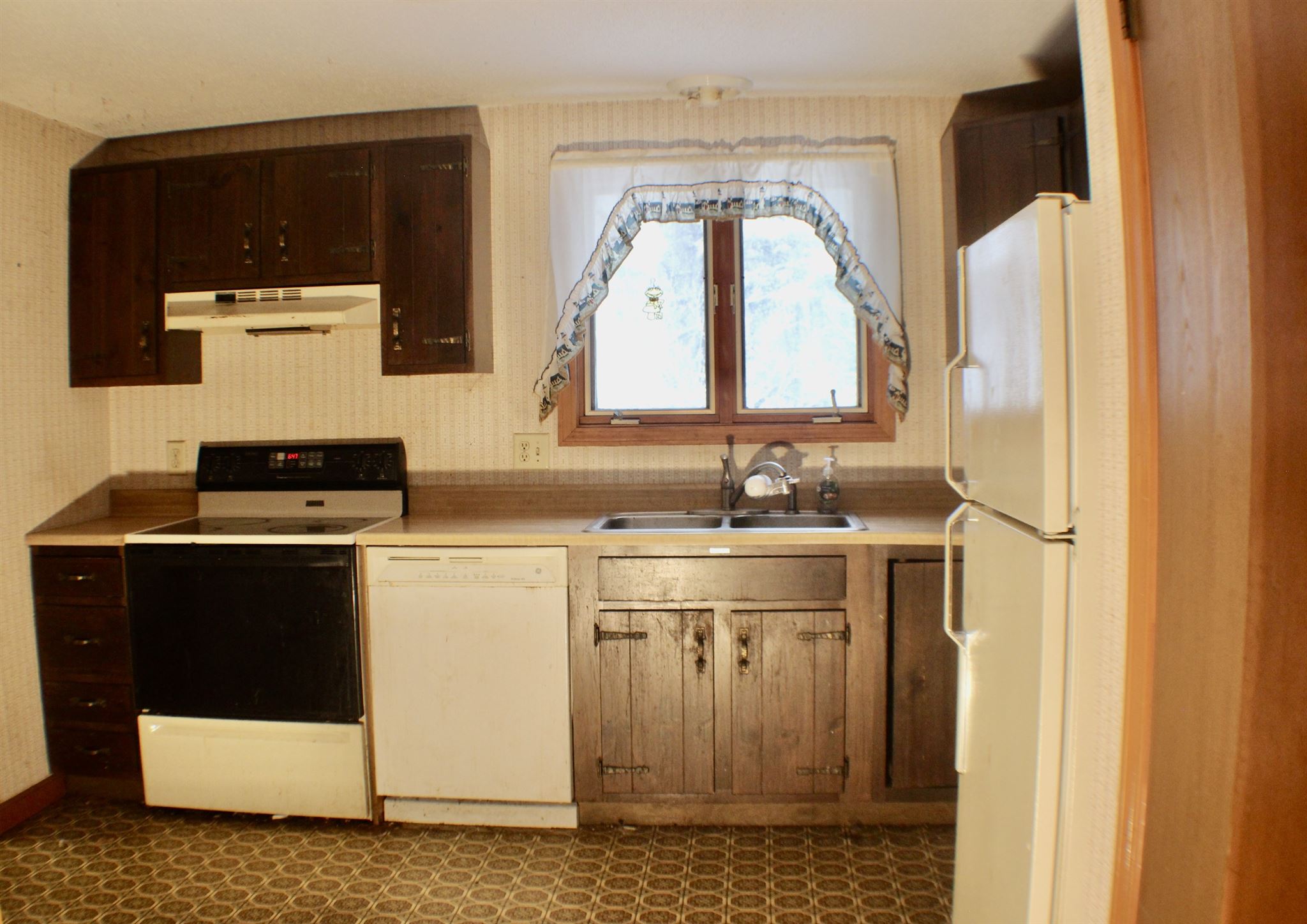 76 East Road Atkinson, NH 03811 - Photo 4 of 40