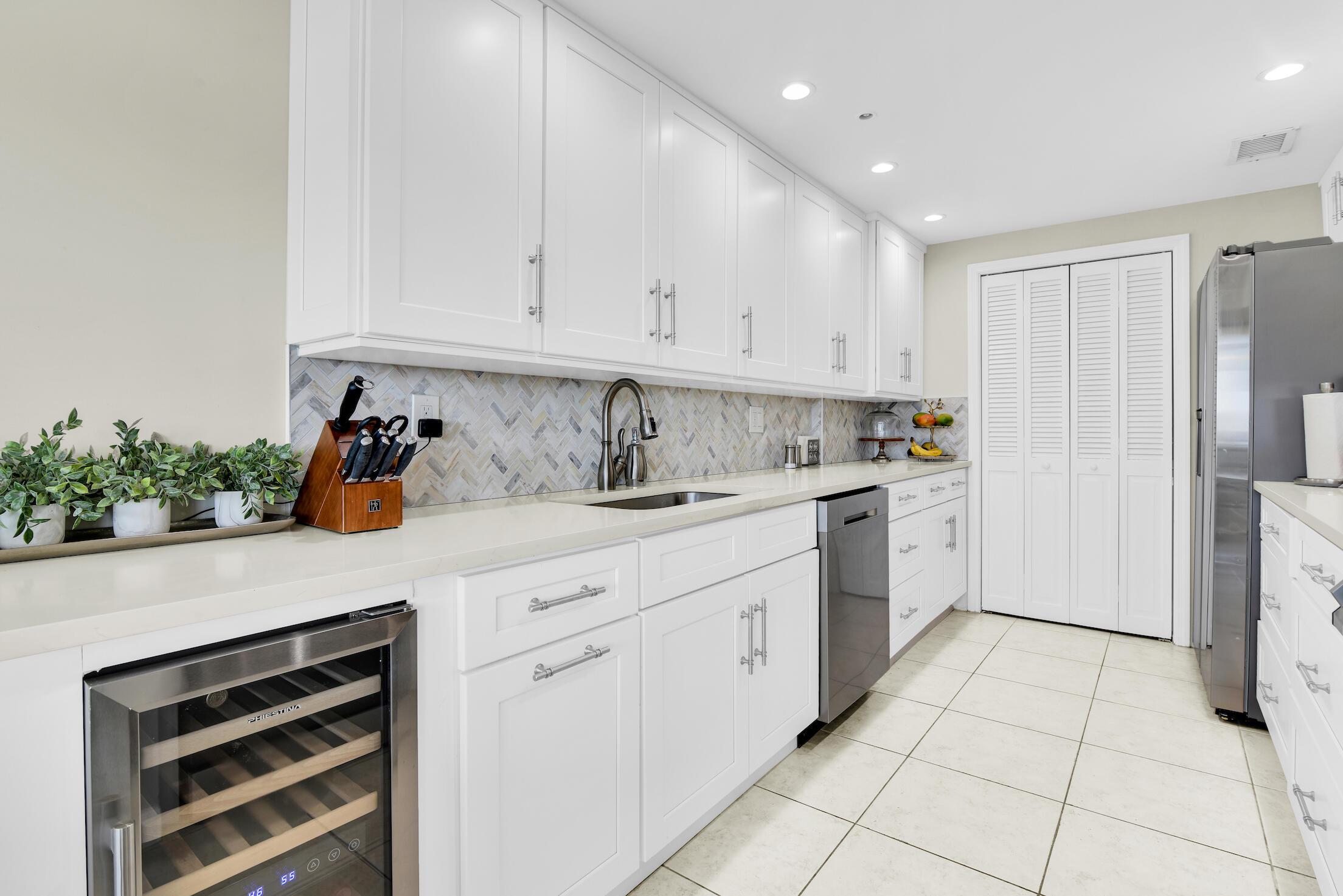 899 Jeffery Street, Unit 609 Boca Raton, FL 33487 - Photo 18 of 56 609 Porta Bella PICS 12