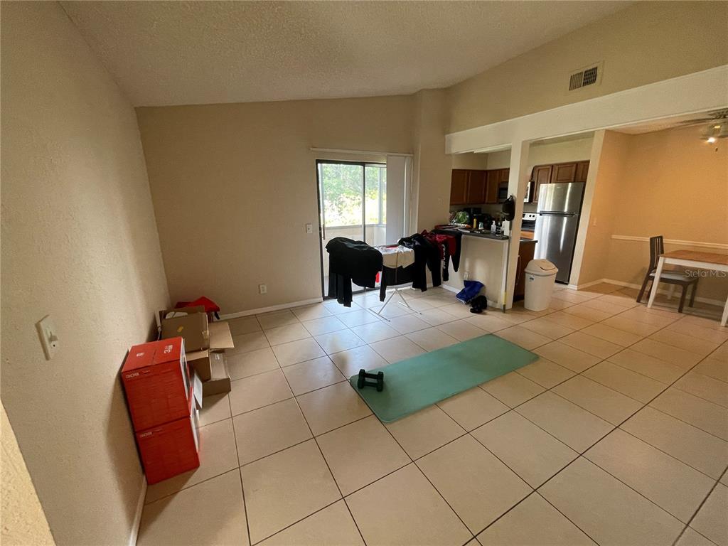 3044 Antique Oaks Circle, Unit 178 Winter Park, FL 32792 - Photo 3 of 9 a living room with furniture a table and chair