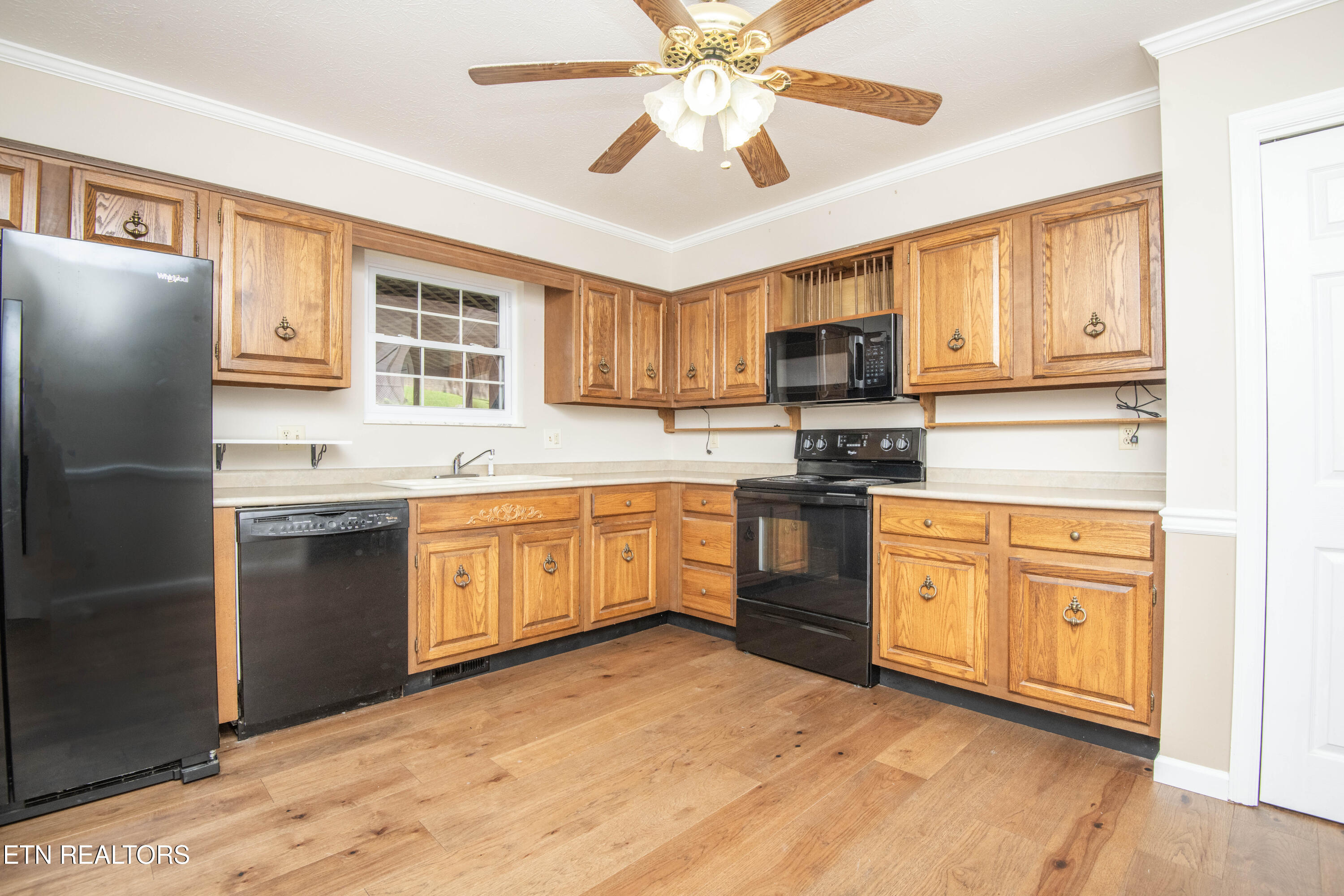 603 Riverbend Road Clinton, TN 37716 - Photo 18 of 60 kitchen 3
