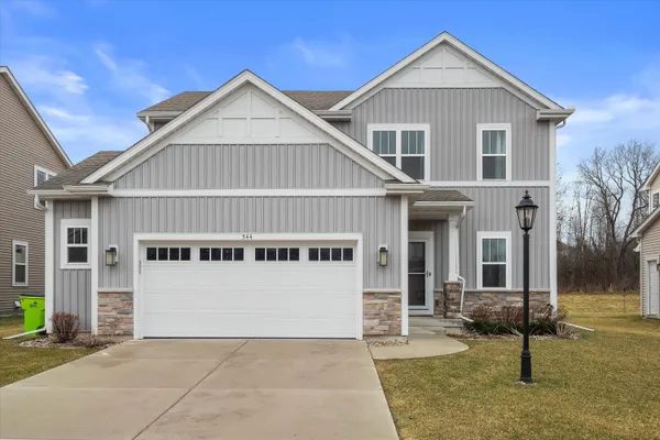 $639,000 | 544 Wild Oak Road, Hartland, WI 53029