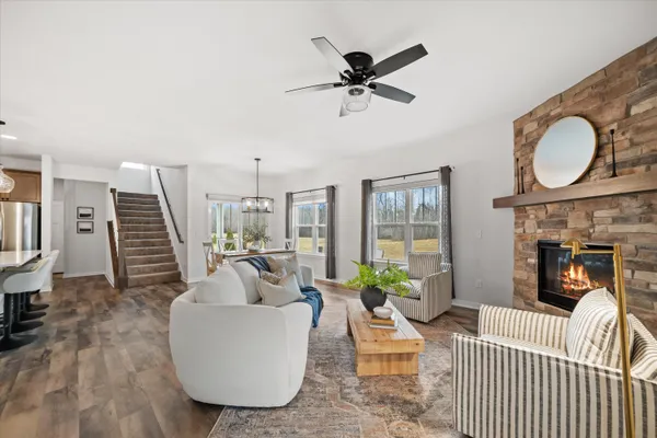 $639,000 | 544 Wild Oak Road, Hartland, WI 53029
