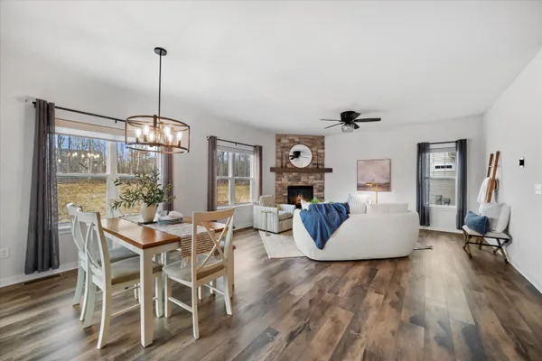 $639,000 | 544 Wild Oak Road, Hartland, WI 53029