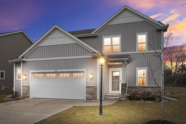 $639,000 | 544 Wild Oak Road, Hartland, WI 53029