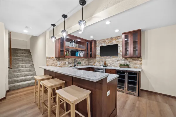 $639,000 | 544 Wild Oak Road, Hartland, WI 53029