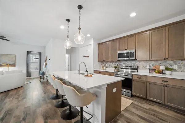$639,000 | 544 Wild Oak Road, Hartland, WI 53029